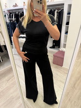 Carica l'immagine nel visualizzatore di Gallery, Pantalone flare in tessuto bull stretch
