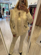 Carica l&#39;immagine nel visualizzatore di Gallery, Gilet simil shearling ricamato
