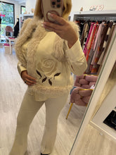Carica l&#39;immagine nel visualizzatore di Gallery, Gilet simil shearling ricamato

