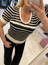 Carica l'immagine nel visualizzatore di Gallery, Maglia righe con strass
