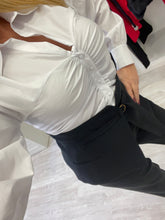 Carica l'immagine nel visualizzatore di Gallery, Camicia scollo V

