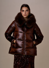 Carica l&#39;immagine nel visualizzatore di Gallery, Piumino cappa con collo pelliccia
