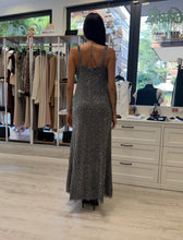 Carica l'immagine nel visualizzatore di Gallery, Abito paillettes e pizzo
