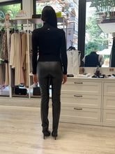 Carica l'immagine nel visualizzatore di Gallery, Leggings simil pelle
