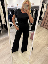 Carica l'immagine nel visualizzatore di Gallery, Pantalone flare in tessuto bull stretch
