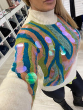 Carica l&#39;immagine nel visualizzatore di Gallery, Maglia a collo alto con ricamo
