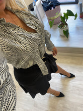 Carica l&#39;immagine nel visualizzatore di Gallery, Camicia pois
