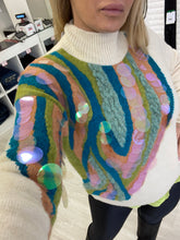 Carica l&#39;immagine nel visualizzatore di Gallery, Maglia a collo alto con ricamo
