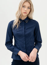 Carica l&#39;immagine nel visualizzatore di Gallery, Camicia collo Swarovski

