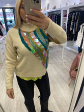 Carica l&#39;immagine nel visualizzatore di Gallery, Maglia a collo alto con ricamo
