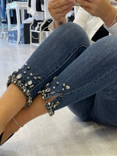 Carica l&#39;immagine nel visualizzatore di Gallery, Jeans Swarovski grandi alla caviglia
